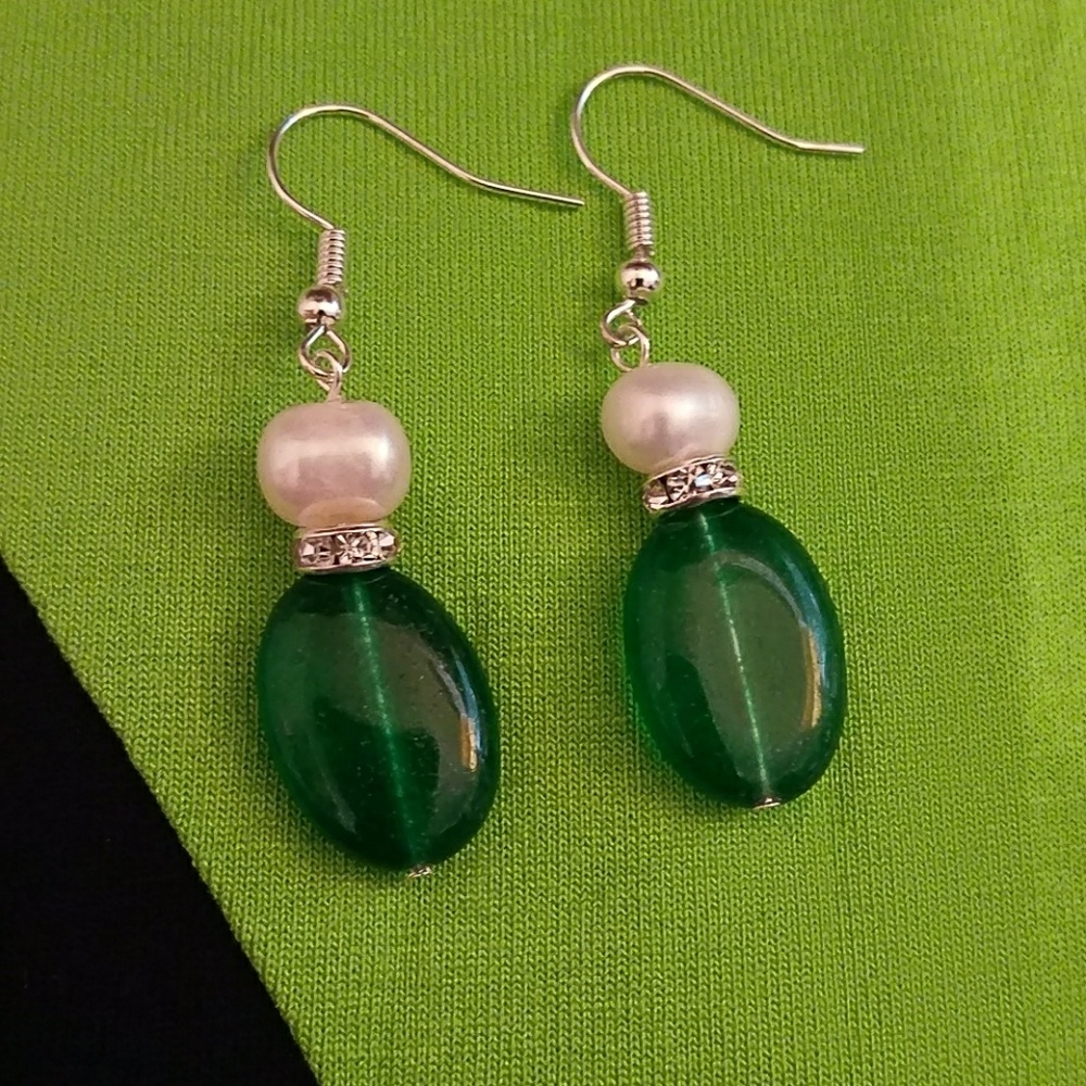 Beautiful white pearl, natural green jade